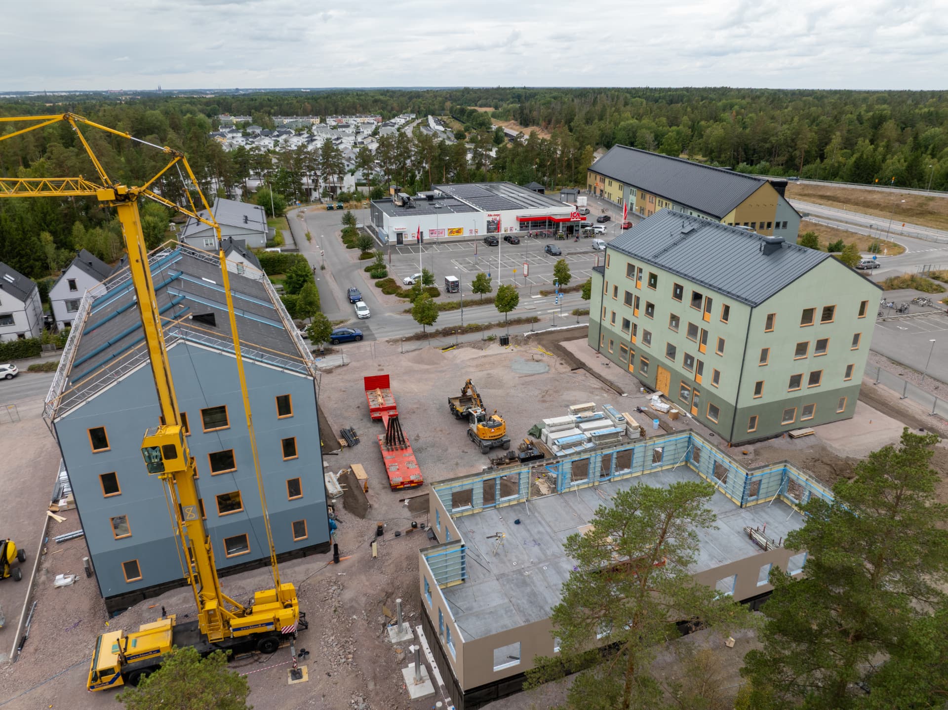 Flygbild mot Terrasshöjden och närliggande service i augusti 2026