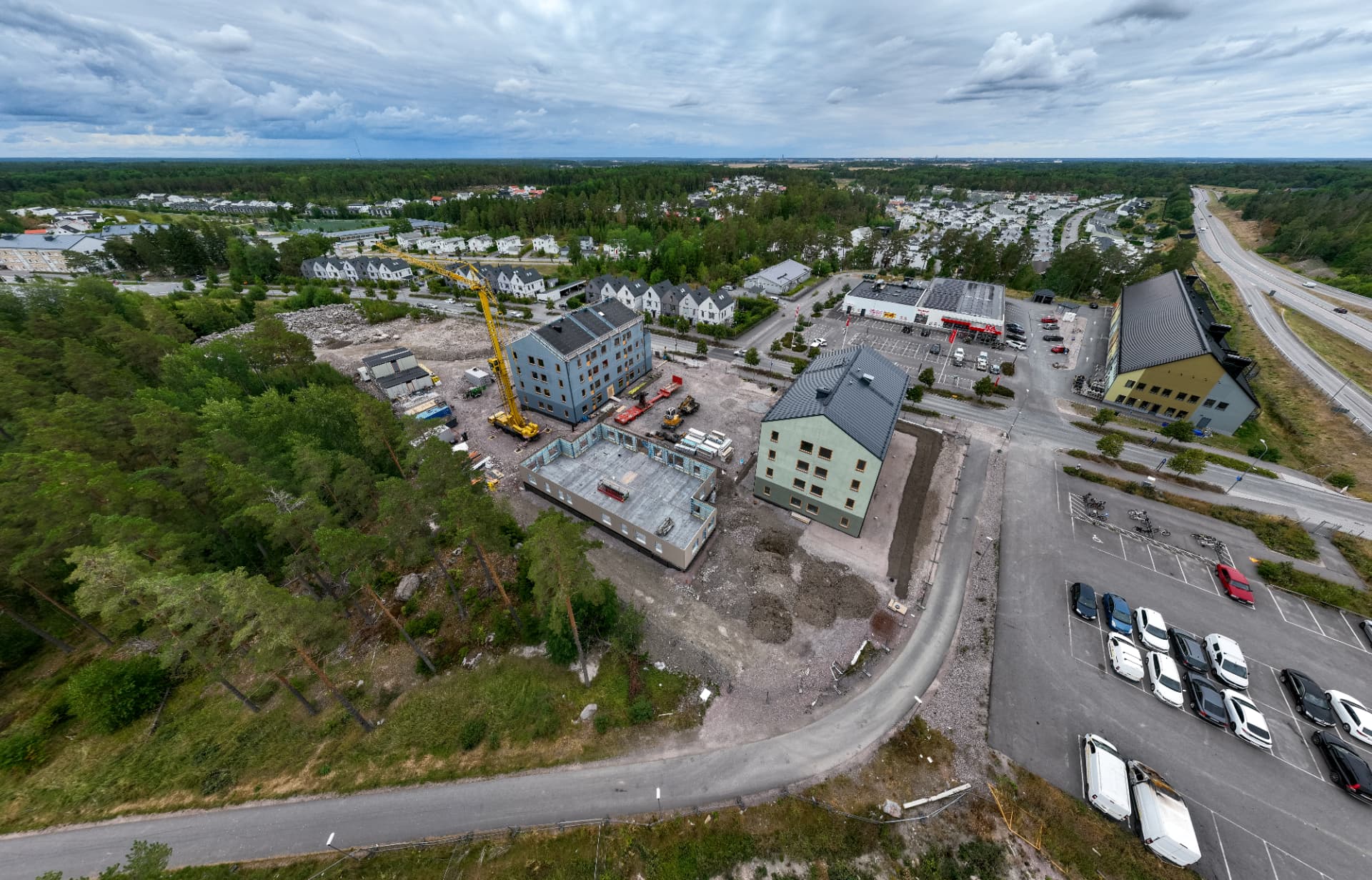 Vid flygbild över Terrasshöjden och Lindbacken i augusti 2026